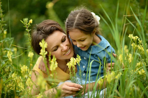 Mother and daughter at field — Stock Photo, Image