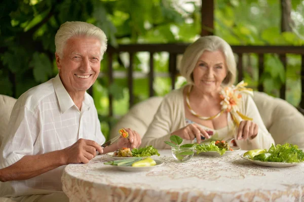 Felice Coppia Anziana Avendo Diner — Foto Stock