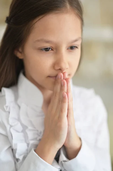 Portrait Cute Girl Praying Home — Stock Photo, Image