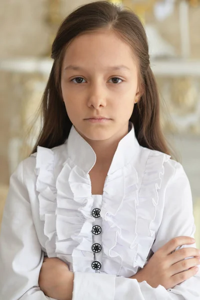 Emocional Niña Blusa Blanca Posando Casa —  Fotos de Stock