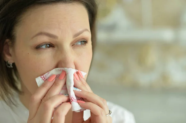 Sick Young woman crying — Stock Photo, Image