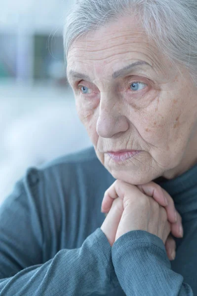 Portret Zmęczony Senior Kobiety Bliska — Zdjęcie stockowe