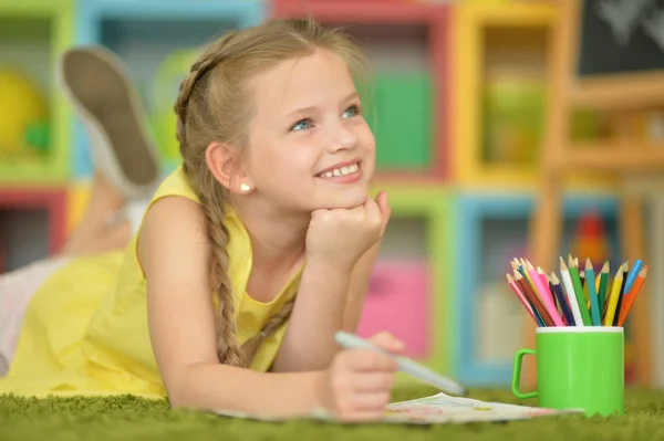 Schattig Meisje Thuis Tekening — Stockfoto