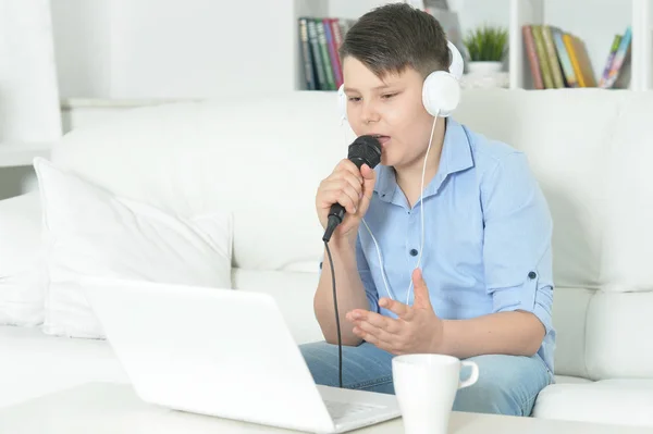 Portrait Boy Microphone Singing Home — Stock Photo, Image