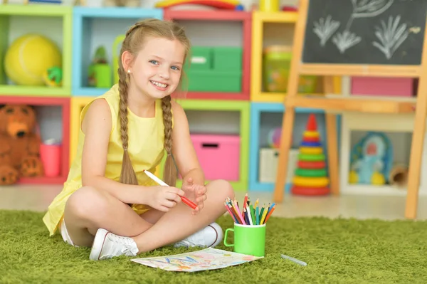 Bonito Menina Desenho Casa — Fotografia de Stock