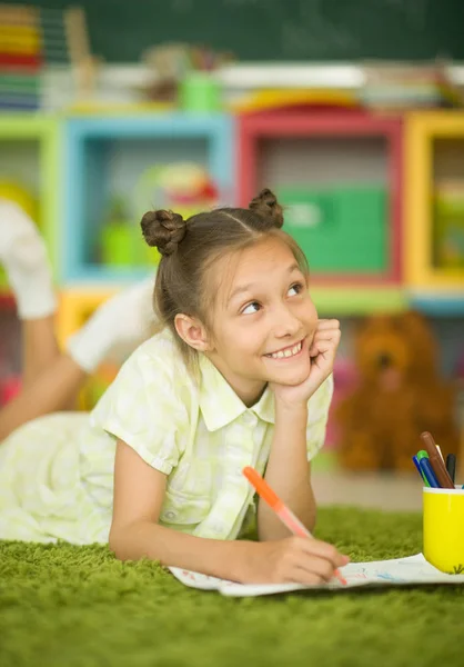 Feliz Niña Dibujando Casa — Foto de Stock