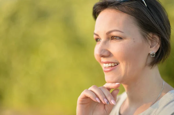 Beautiful Young Woman Resting Park — Stock Photo, Image