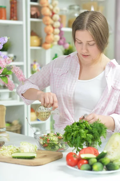 Cute Teen Girl Preparing Fresh Salad Kitchen Table — Stock Photo, Image