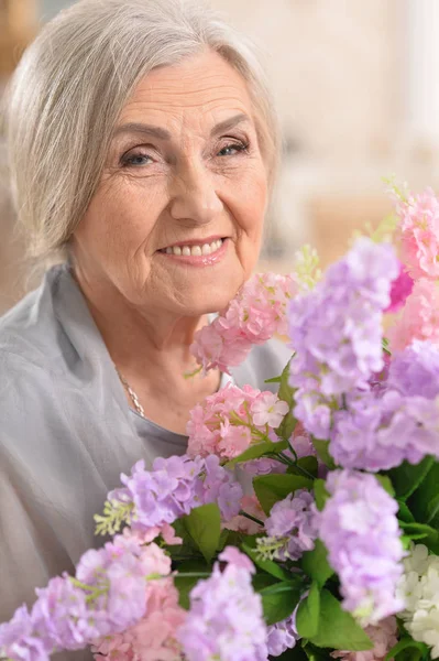 Close Portrait Beautiful Senior Woman Posing Home Flowers — Stock Photo, Image