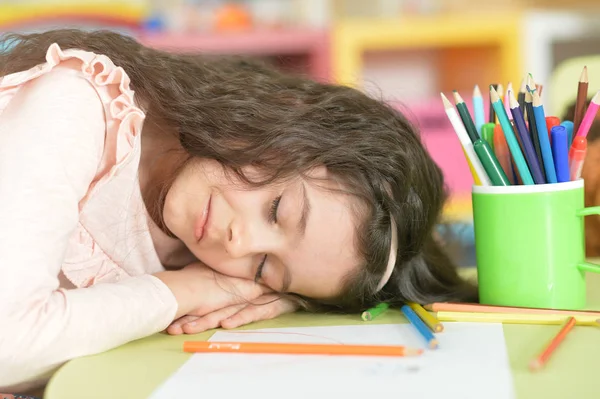 Carino Piccola Studentessa Dormire Dopo Aver Studiato Casa — Foto Stock