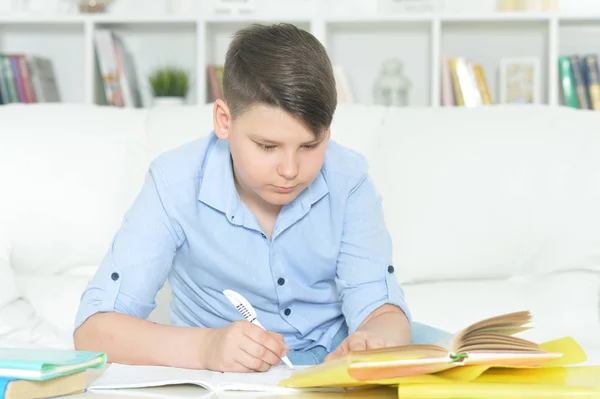 Junge Macht Hausaufgaben Hause Bildung — Stockfoto