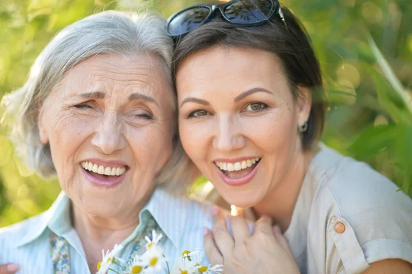 Cheerful mother and adult daughter — Stock Photo, Image