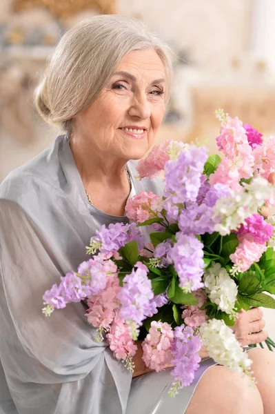 Close Portrait Beautiful Senior Woman Posing Home Flowers — Stock Photo, Image