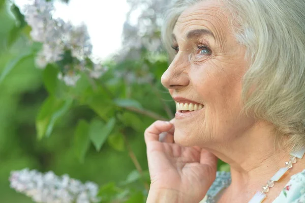 Smiling Elderly Woman Posing Summer Park — Stock Photo, Image