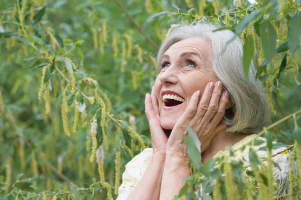 Portrait Beautiful Senior Woman Green Park — Stock Photo, Image