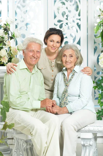 Portrait Happy Senior Couple Adult Daughter Posing White Wooden Fence — Stock Photo, Image