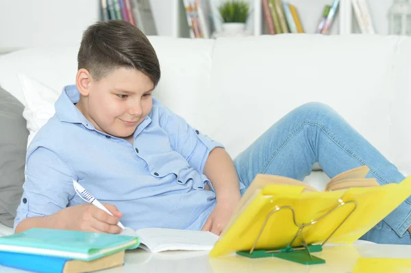 Ragazzo Che Compiti Casa Istruzione — Foto Stock