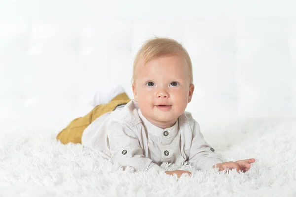 Söt Vacker Baby Pojke Säng — Stockfoto