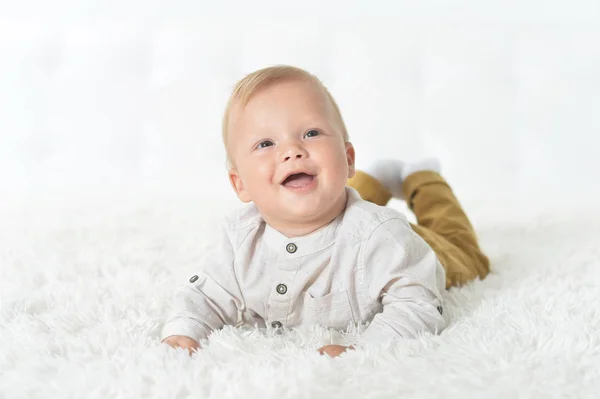 Söt Vacker Baby Pojke Säng — Stockfoto