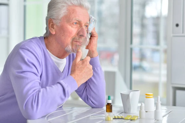 Sick elderly man — Stock Photo, Image