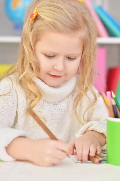 Girl drawing with pencil — Stock Photo, Image