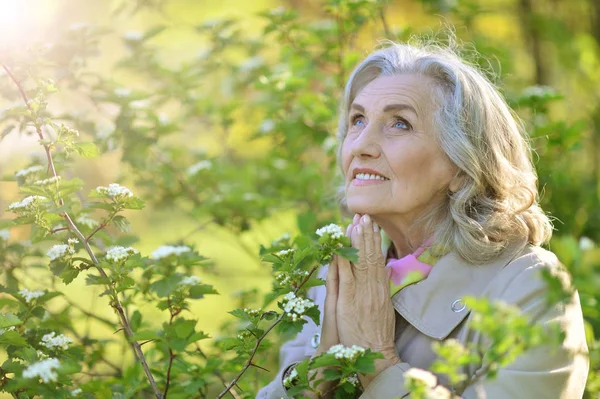 Close Portrait Senior Woman Praying Outdoors — Stock Photo, Image