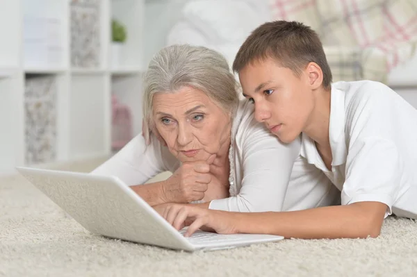 Granny with her grandson — Stock Photo, Image