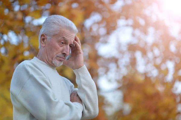 Sad senior man outdoors — Stock Photo, Image