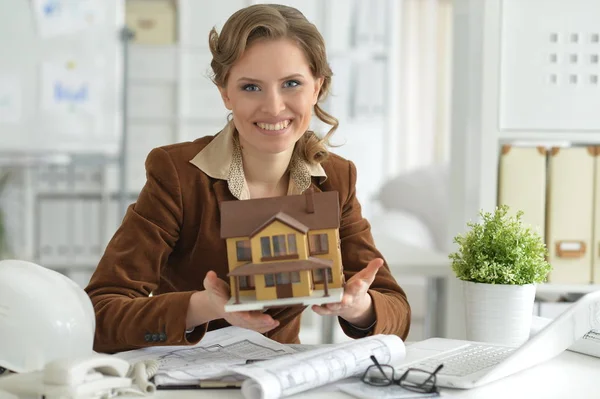 Woman architect in offive — Stock Photo, Image