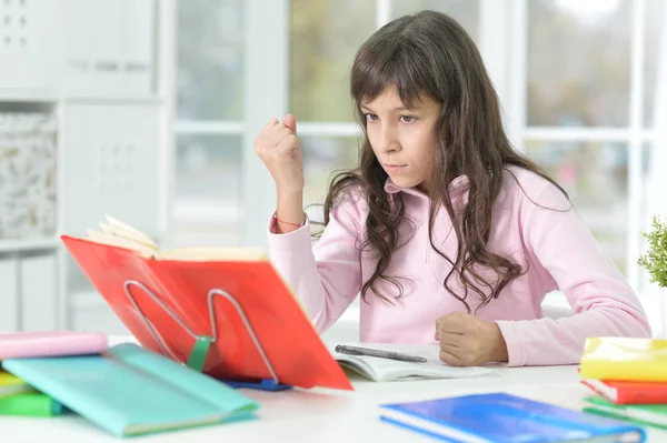 Colegiala Feliz Sentada Escritorio Estudiando Educación — Foto de Stock