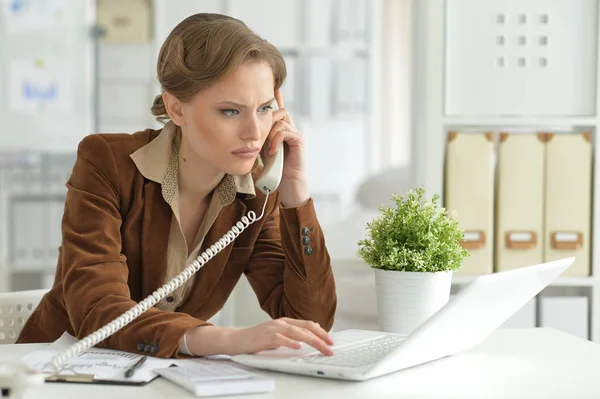 Portrait Young Businesswoman Talking Phone Office — Stock Photo, Image