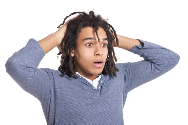 Jovem Bonito Surpreso Posando Contra Fundo Branco — Fotografia de Stock