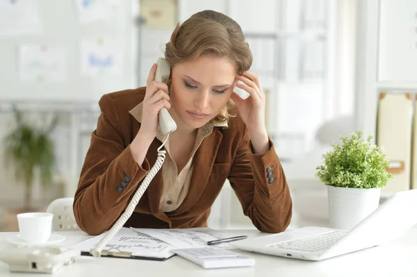 Portrait Young Businesswoman Talking Phone Office — Stock Photo, Image
