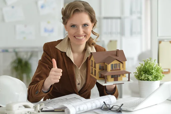 Woman architect in offive — Stock Photo, Image