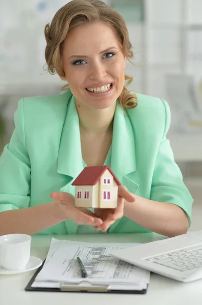 Woman architect in offive — Stock Photo, Image