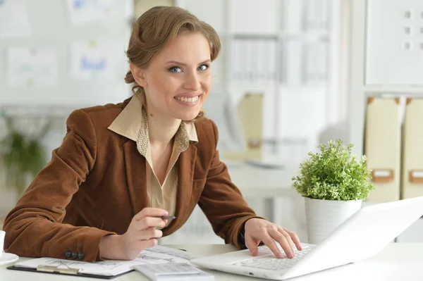 Portrait Young Businesswoman Working Laptop Office — Stock Photo, Image