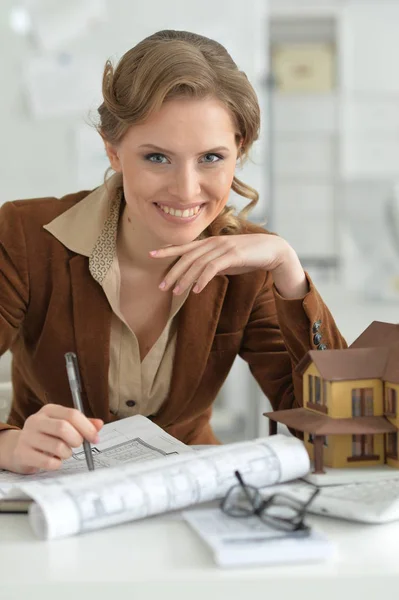 Woman architect in offive — Stock Photo, Image