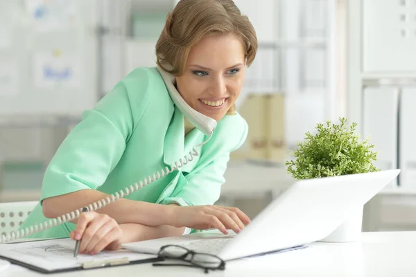 Portrait Young Businesswoman Talking Phone Work — Stock Photo, Image