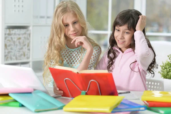 Girls doing lessons — Stock Photo, Image