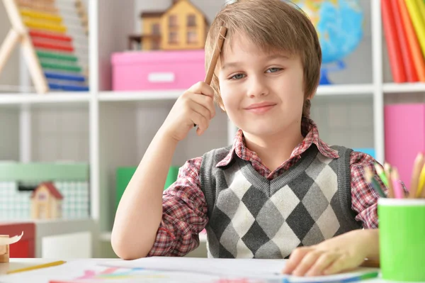 Kleine jongen tekening — Stockfoto