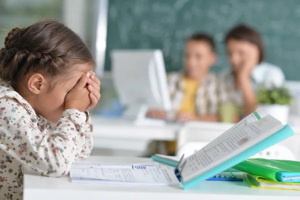 Bambini a scuola in classe — Foto Stock