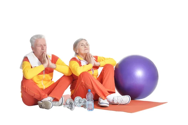 Portrait d'un couple de personnes âgées faisant de l'exercice — Photo