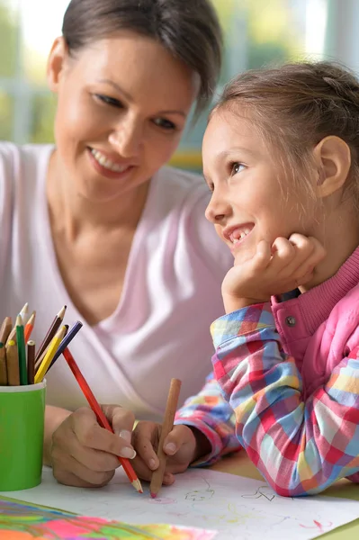 Mãe Com Filha Desenho Com Lápis Coloridos — Fotografia de Stock