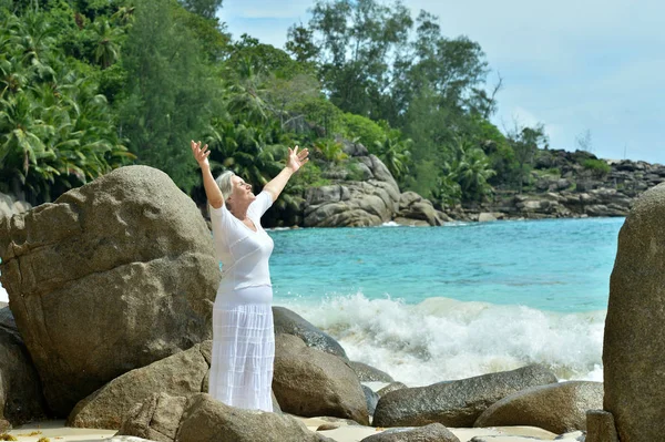 Portrait Mature Woman Standing Sandy Beach Rocks — Stock Photo, Image