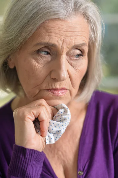 Üzgün Yaşlı Bir Kadının Yakın Portresi — Stok fotoğraf
