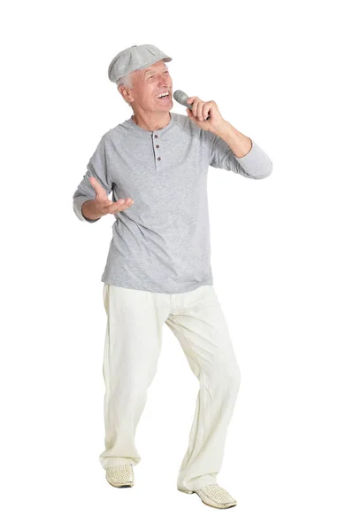 Retrato Homem Sênior Cantando Karaoke Isolado Fundo Branco — Fotografia de Stock