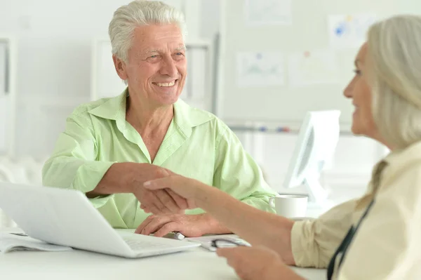 Personas de edad avanzada — Foto de Stock