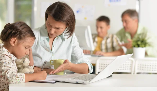 Mother with daughter do homework — Stock Photo, Image