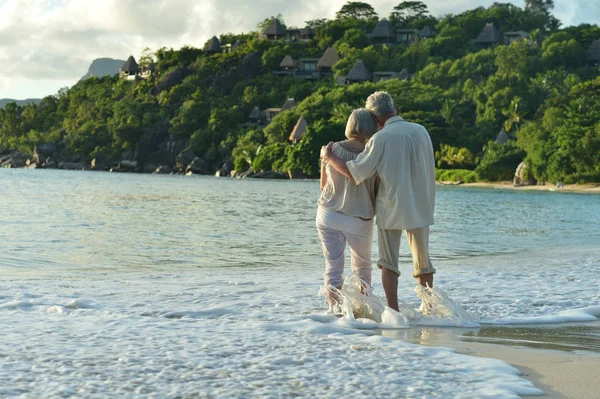 Elderly Couple Resting Beach Travel — Stock Photo, Image