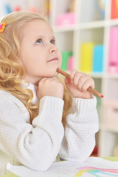 Niedliches kleines Mädchen — Stockfoto